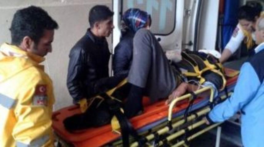 Otomobil İle Motosiklet &Ccedil;arpıştı: 2 Ağır Yaralı