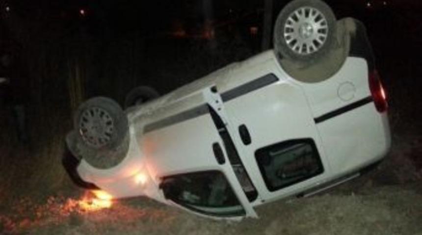 &Ccedil;orum'da Mıcıra Kapılan Otomobil Takla Attı