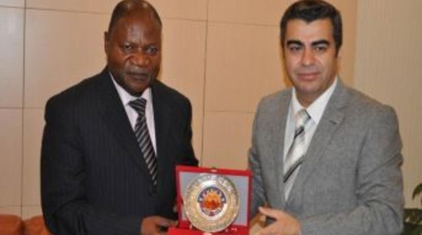 Fildişi B&uuml;y&uuml;kel&ccedil;isinden Kayseri&rsquo;ye &Ouml;vg&uuml;