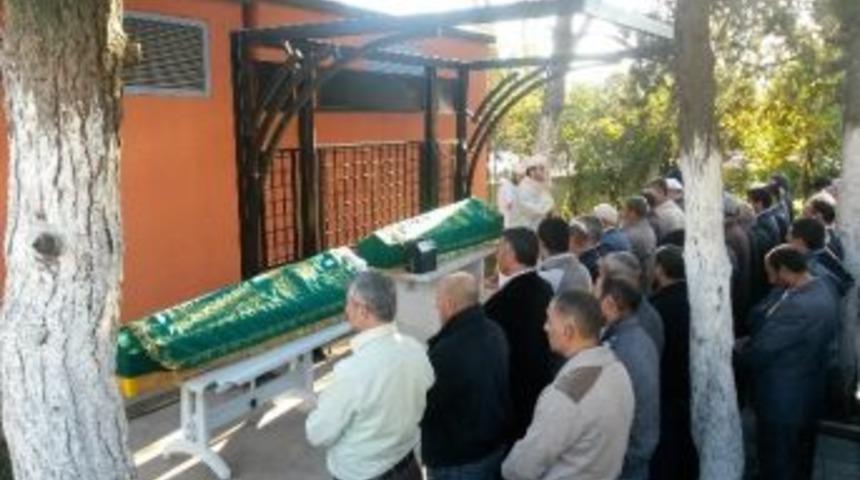 Babalarının &Ouml;ld&uuml;rd&uuml;ğ&uuml; Dilan Ve Rojda Son Yolculuklarına Uğurlandı