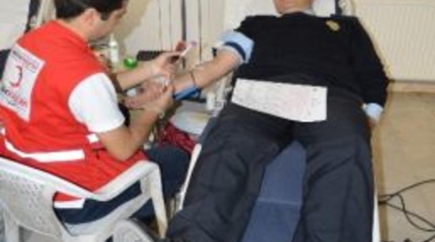 Polis Okulu &Ouml;ğrencileri Kan Verdi