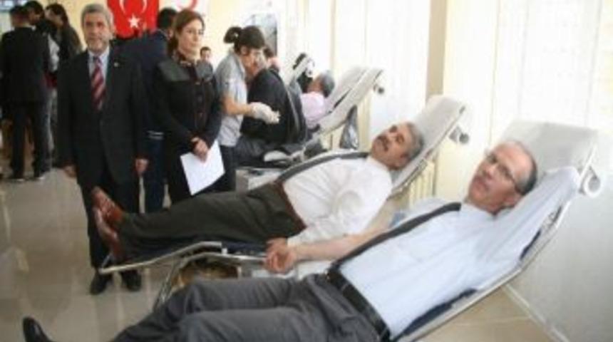 Yozgat Milli Eğitim M&uuml;d&uuml;rl&uuml;ğ&uuml;nden Kızılay'ın Kan Bağışı Kampanyasına Destek