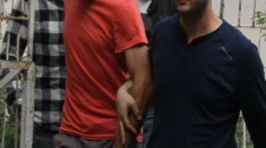 Kapıyı A&ccedil;amayınca Kuyumcu Soygunundan Vazge&ccedil;en 2 Kişi Yakalandı