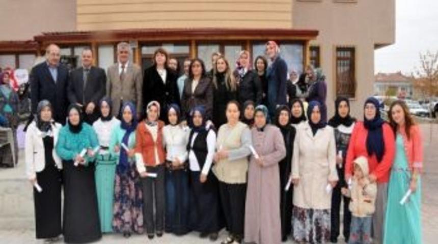 Afyonkarahisar&rsquo;da Kadınlar El Emeği G&ouml;z Nuru &Uuml;r&uuml;nlerini Beğeniye Sundu