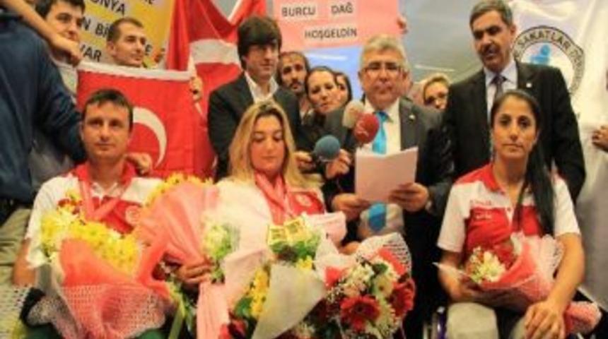 Milli Ok&ccedil;u Burcu Dağ, Altın Madalya İle Yurda D&ouml;nd&uuml;