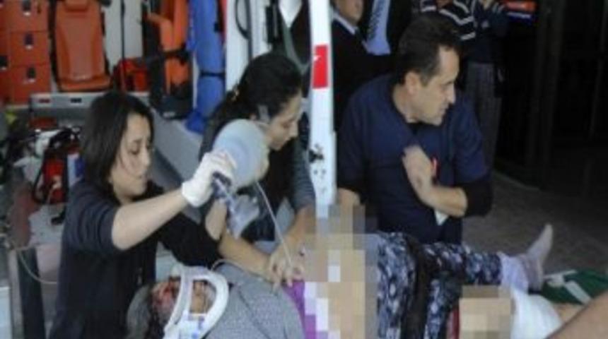 Muğla'da feci kaza, 2 &ouml;l&uuml;, 3yaralı