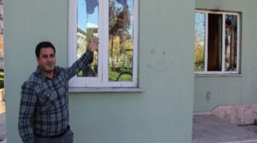 Bursa'da mescidi yakıp camlarını kırdılar