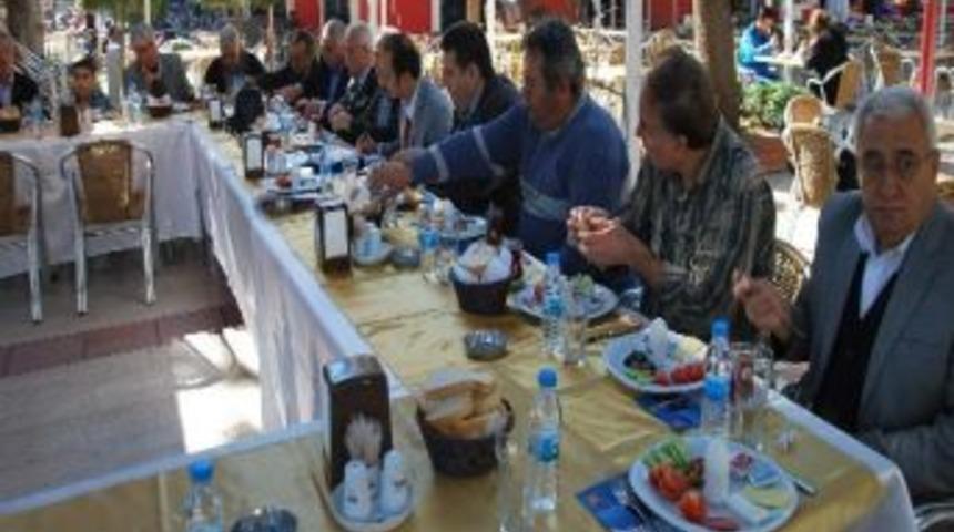 H&uuml;seyin Turgut Mahalle Temsilcileriyle Kahvaltıda Biraraya Geldi
