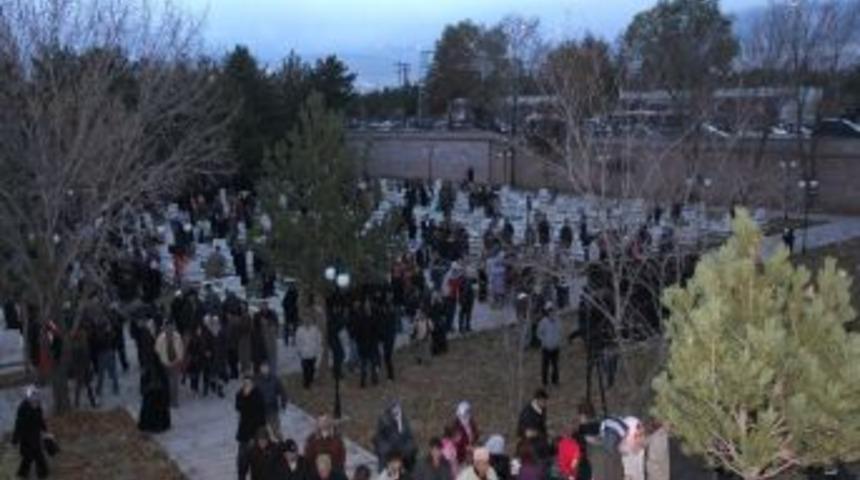 Dadaşlar Ecdadına Y&uuml;r&uuml;d&uuml;