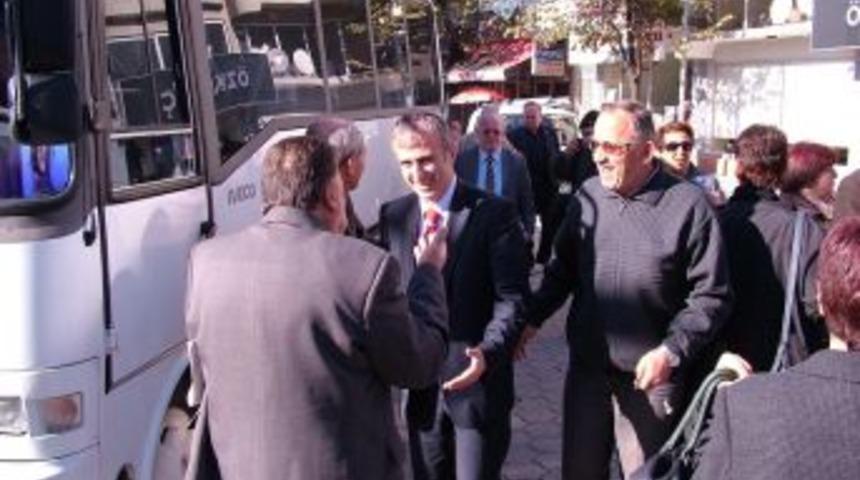 A.Selami Karakadı &ccedil;arşı merkezindeki esnafları dolaştı