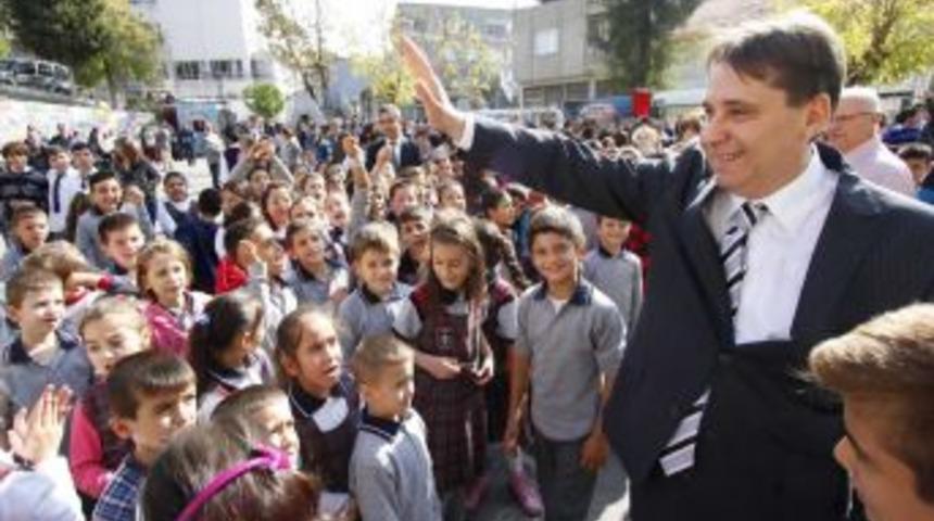 Konak Belediyesi'nden Okullara 20 Milyon Liralık Yardım