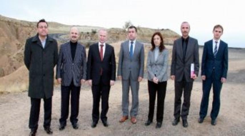 Vali Ceylan, Ak Parti Milletvekilleri İle Beraber Yeni Yapılan Yollarda İncelemelerde Bulundu