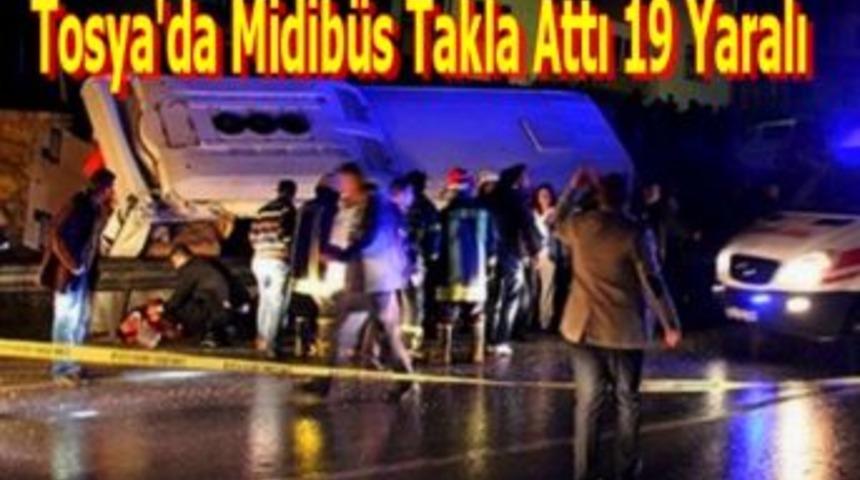 Tosya'da midib&uuml;s takla attı 19 yaralı