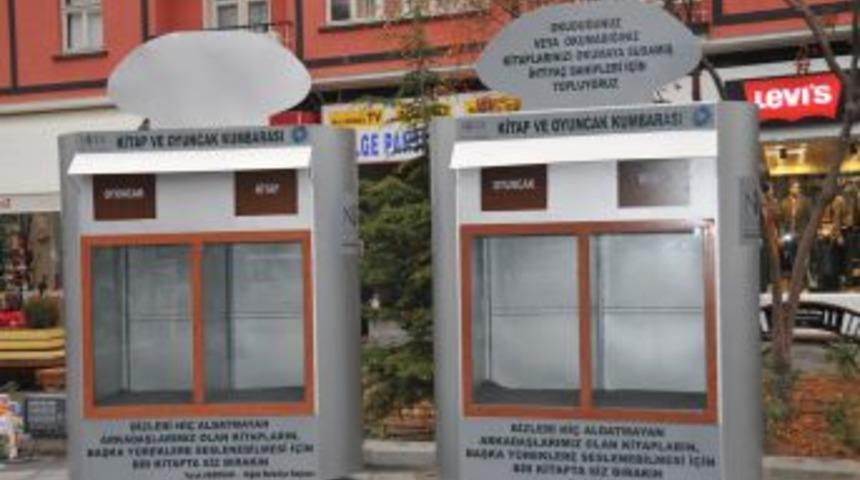 Kitap Ve Oyuncak Kumbarasına B&uuml;y&uuml;k Ilgi G&ouml;steriliyor