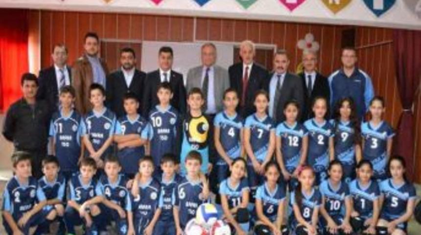 Bafra TSO Spor Malzemesi Yardımlarına Devam Ediyor