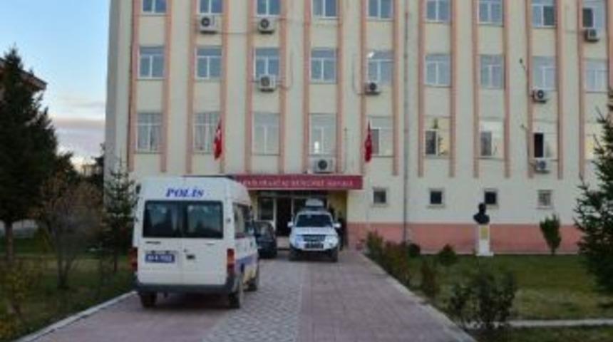 Hırsızlık Zanlıları Yakalandı