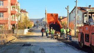 Şarkikaraağaç’da Asfalt Yama Çalışmaları Devam Ediyor