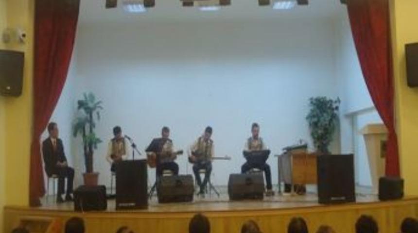 H&uuml;k&uuml;ml&uuml; Ve Tutuklulara Konser