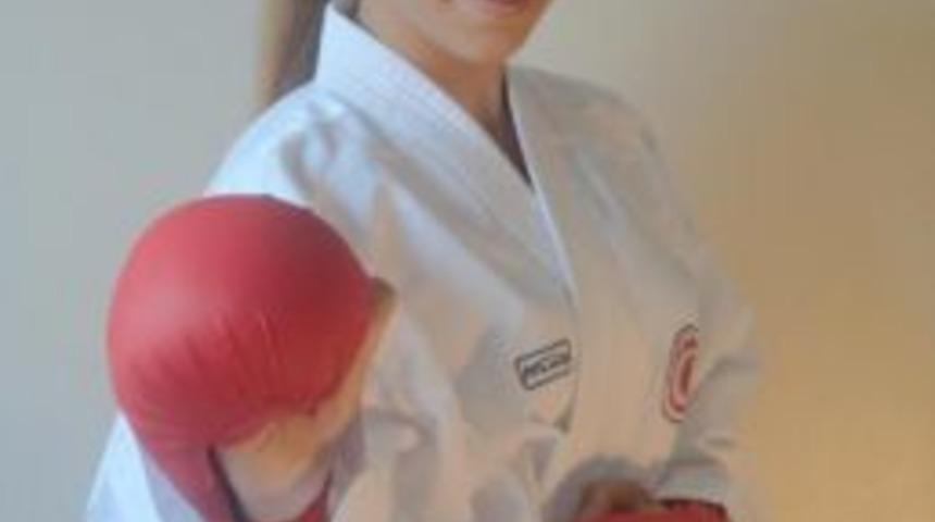 Kağıtspor'lu Umay D&uuml;nya &Uuml;&ccedil;&uuml;nc&uuml;s&uuml; Oldu