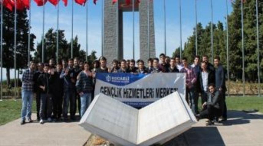 Kocaeli B&uuml;y&uuml;kşehir Belediyesi, &Uuml;niversitelileri &Ccedil;anakkale'ye G&ouml;t&uuml;rd&uuml;