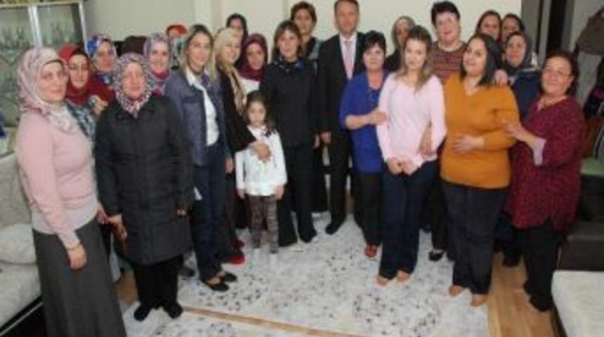 Başkan Karabalık, 15 Bayana Ak Parti Rozeti Taktı