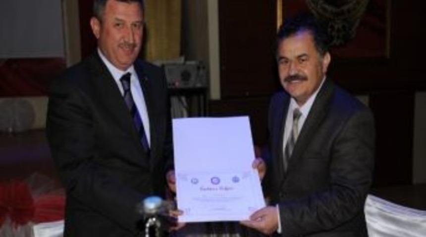 Vali Yılmaz'dan Sempozyum İ&ccedil;in K&uuml;tahya'ya Gelen &Ouml;ğretim &Uuml;yelerine Yemek