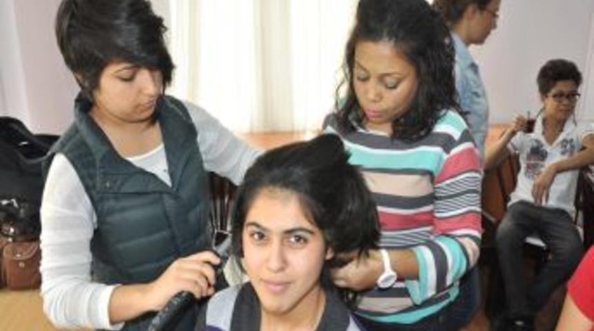 Talesemi Hastaları Kuaf&ouml;rl&uuml;k Kursu Alıp Engelli &Ouml;ğrencileri Traş Etti
