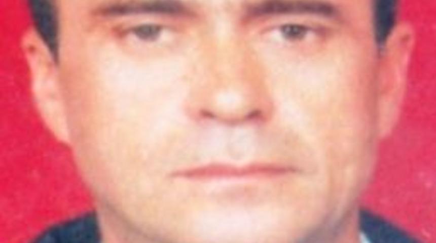 Emekli polis karakol &ouml;n&uuml;nde intihar etti