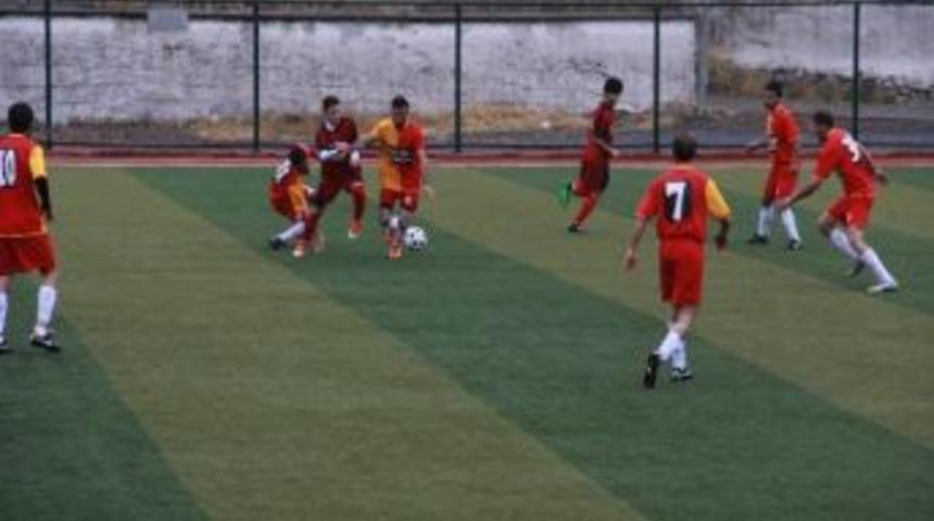 Hakkari&rsquo;de Amat&ouml;r Futbol Heyecanı Başladı