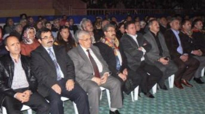 "kıtalara Sığmayan Aşk Osmanlı" Oyunu Boz&uuml;y&uuml;k'te Sahnelendi