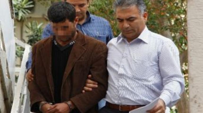 Otomatik Kapıya Takılan Soyguncular Tutuklandı