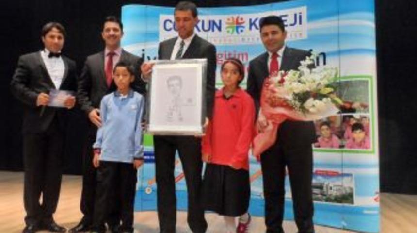 Hakan Ş&uuml;k&uuml;r, Coşkun Koleji &Ouml;ğrencileriyle Buluştu