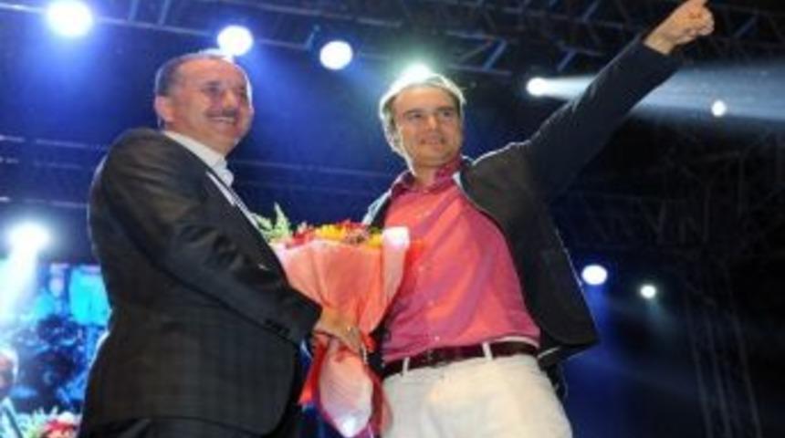 Gen&ccedil;ler Altınla &Ouml;d&uuml;llendirildi