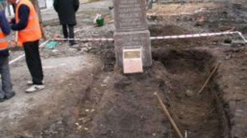 Rus Komutana Ait Anıt Mezarda Arkeolojik Buluntuya Rastlanmadı