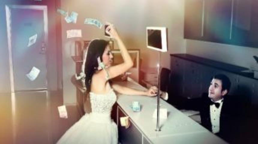 Trabzon&rsquo;da Bankacı &Ccedil;ift D&uuml;ğ&uuml;n Fotoğraflarını Da Bankada &Ccedil;ektirdi