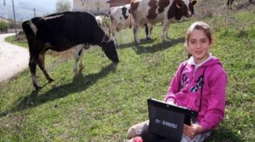 K&ouml;yde Yaşayan 7. Sınıf &Ouml;ğrencisinin 'tablet' Sevinci