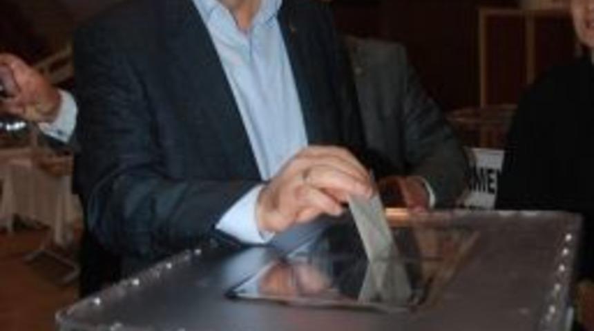 Ak Parti'li Erdem, Temay&uuml;lde Oyunu Kullandı