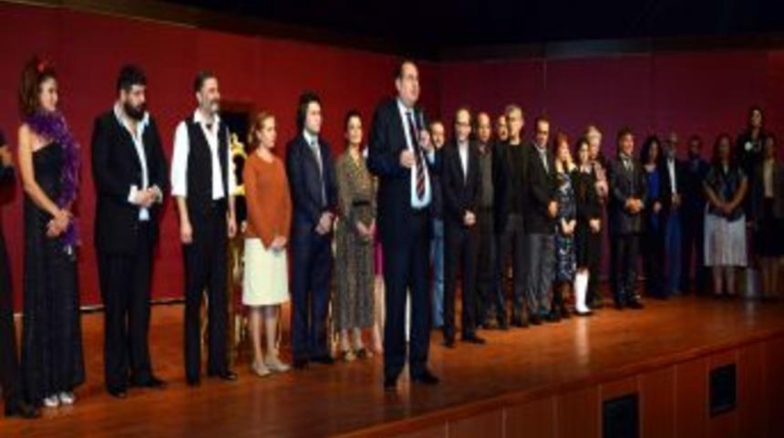 Mersin B&uuml;y&uuml;kşehir Belediyesi Şehir Tiyatroları Perdelerini A&ccedil;tı