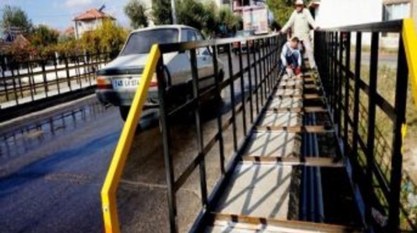 Sarıg&ouml;l&rsquo;de K&ouml;pr&uuml;lere Engelli Ve Yaya Yolu