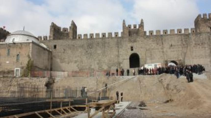 Kayseri Kalesi D&uuml;nya Sanat Merkezi'nin Temeli Atıldı