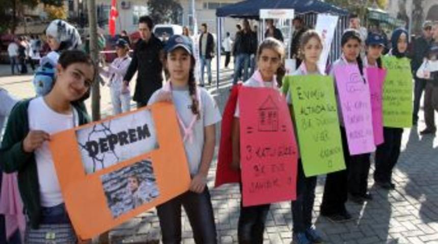 İzcilerden Deprem Duyarlılığı