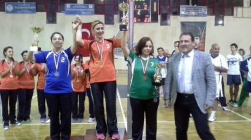 Mudanya'da Kurumlararası Voleybolda BUSKİ Birinci