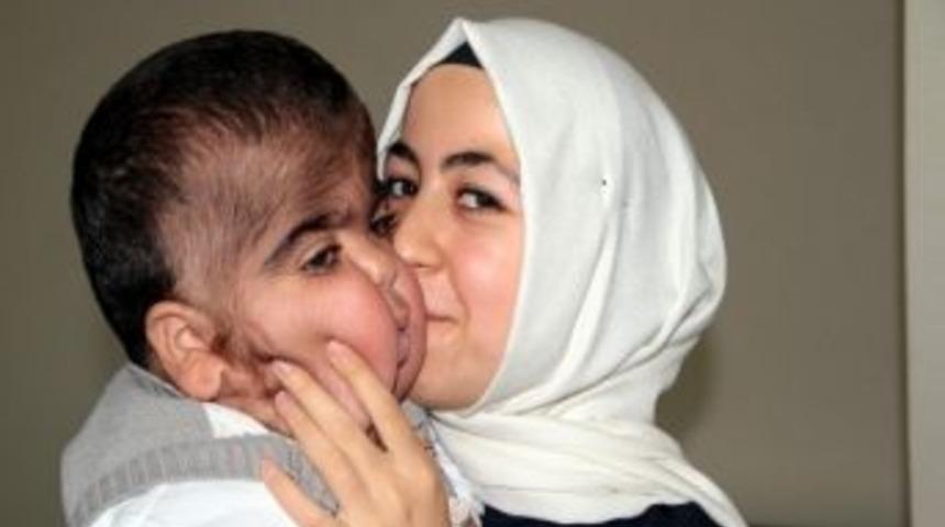 Haladan Yeğene Hayat &Ouml;p&uuml;c&uuml;ğ&uuml;