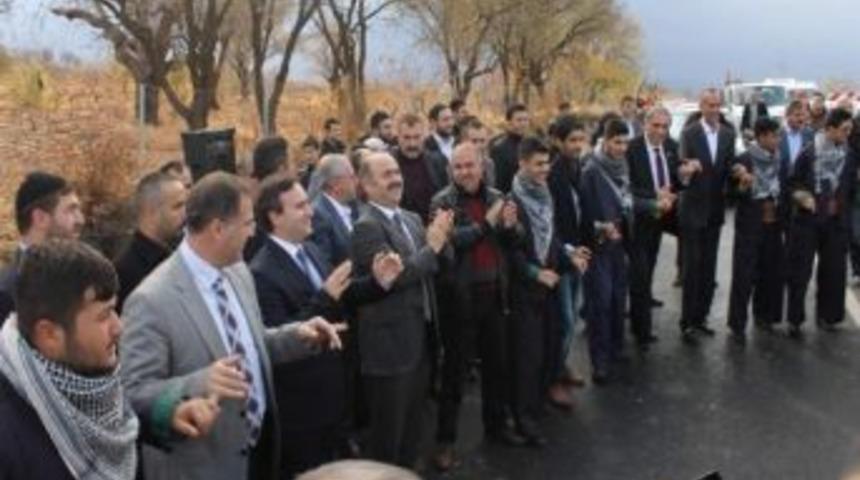 Aydınlar Tabelası Davul Zurna Eşliğine 'tillo' İle Değiştirildi