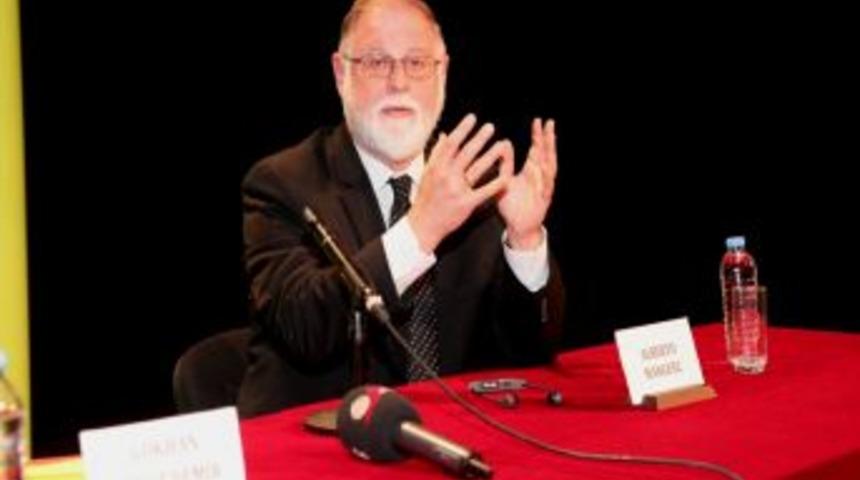 D&uuml;nyaca &Uuml;nl&uuml; Yazar Alberto Manguel, Bursa&rsquo;da Tanpınar&rsquo;ın Izini S&uuml;r&uuml;yor