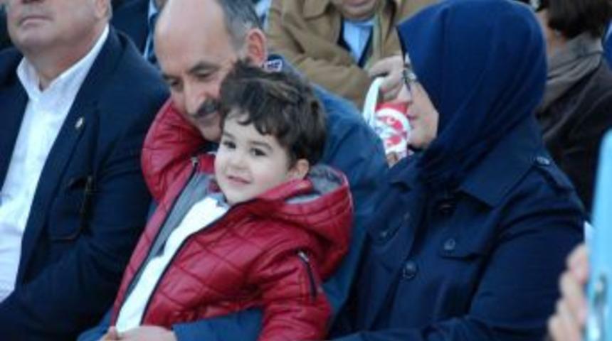 M&uuml;ezzinoğlu, Selanik&rsquo;e Eşi Ve Torunuyla Gitti