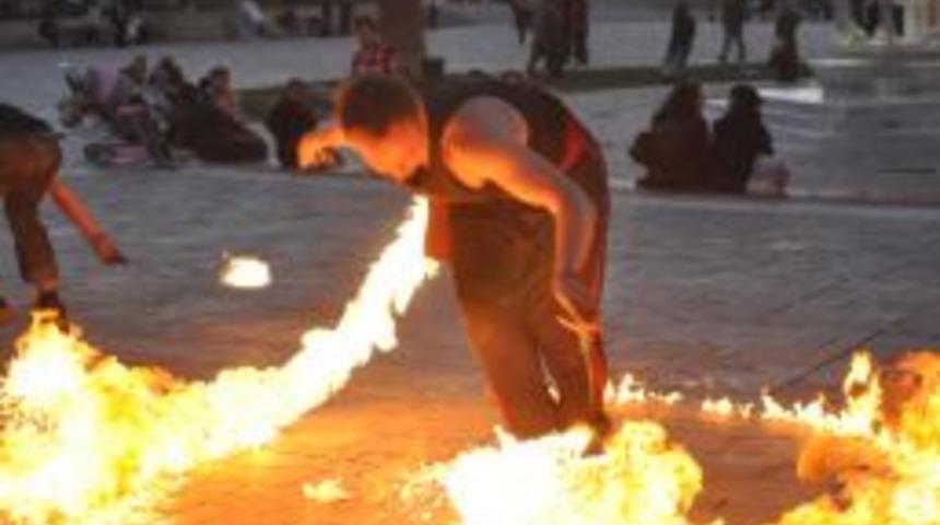 Polonyalı Gezginlerden Ateş Dansı