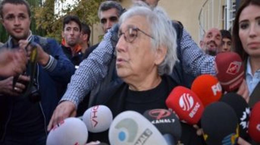 Savaş Ay'ın Vefatı Yakınları Ve Meslektaşlarını Yasa Boğdu