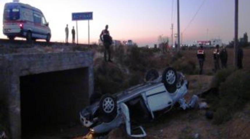 Otomobil Takla Attı: 2 &Ouml;l&uuml;, 4 Yaralı