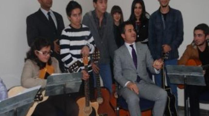 Bakan Kılı&ccedil;, Isparta'da Gen&ccedil;lik Merkezi'ni Ziyaret Etti